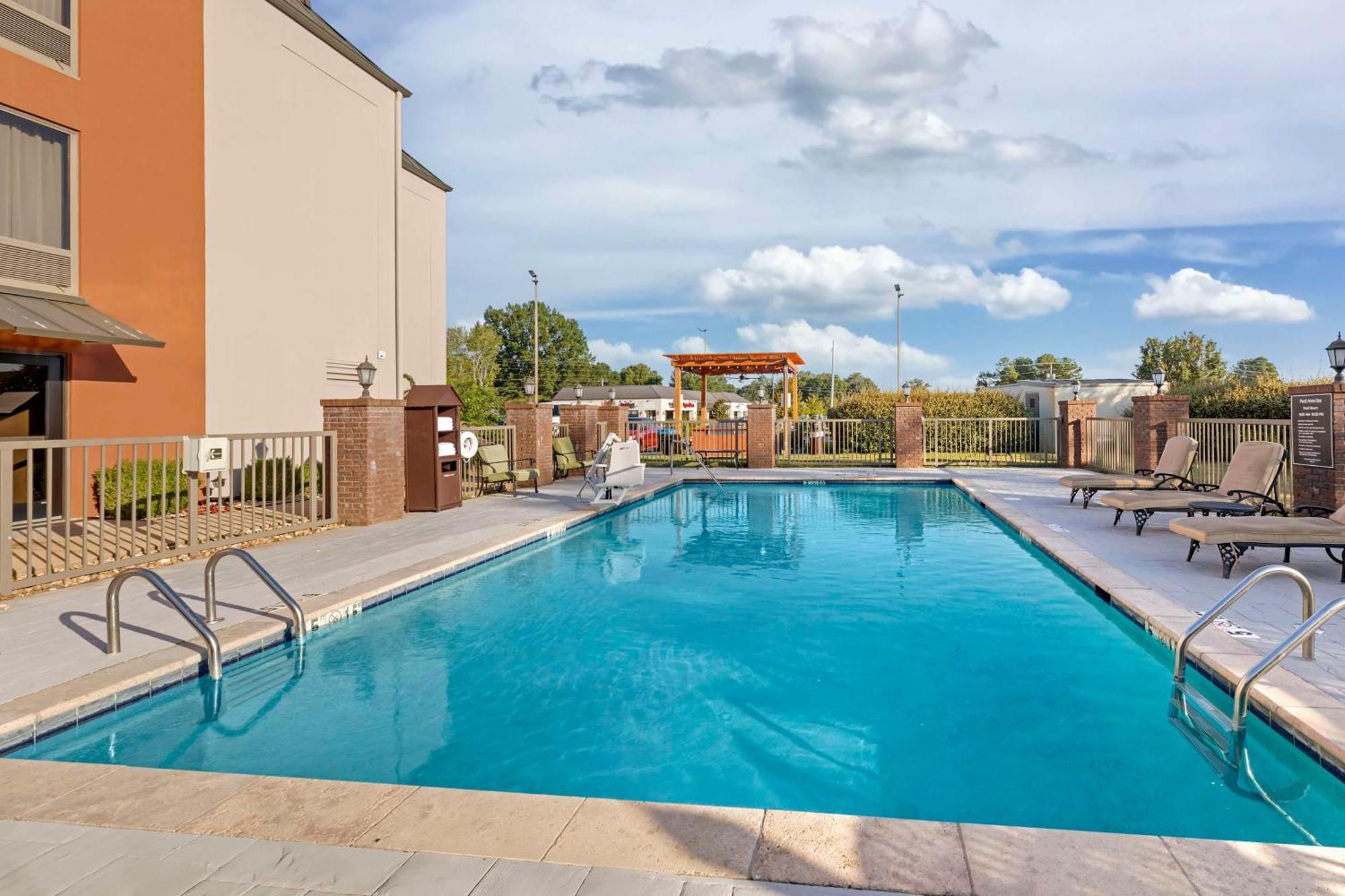 Best Western New Albany Buitenkant foto