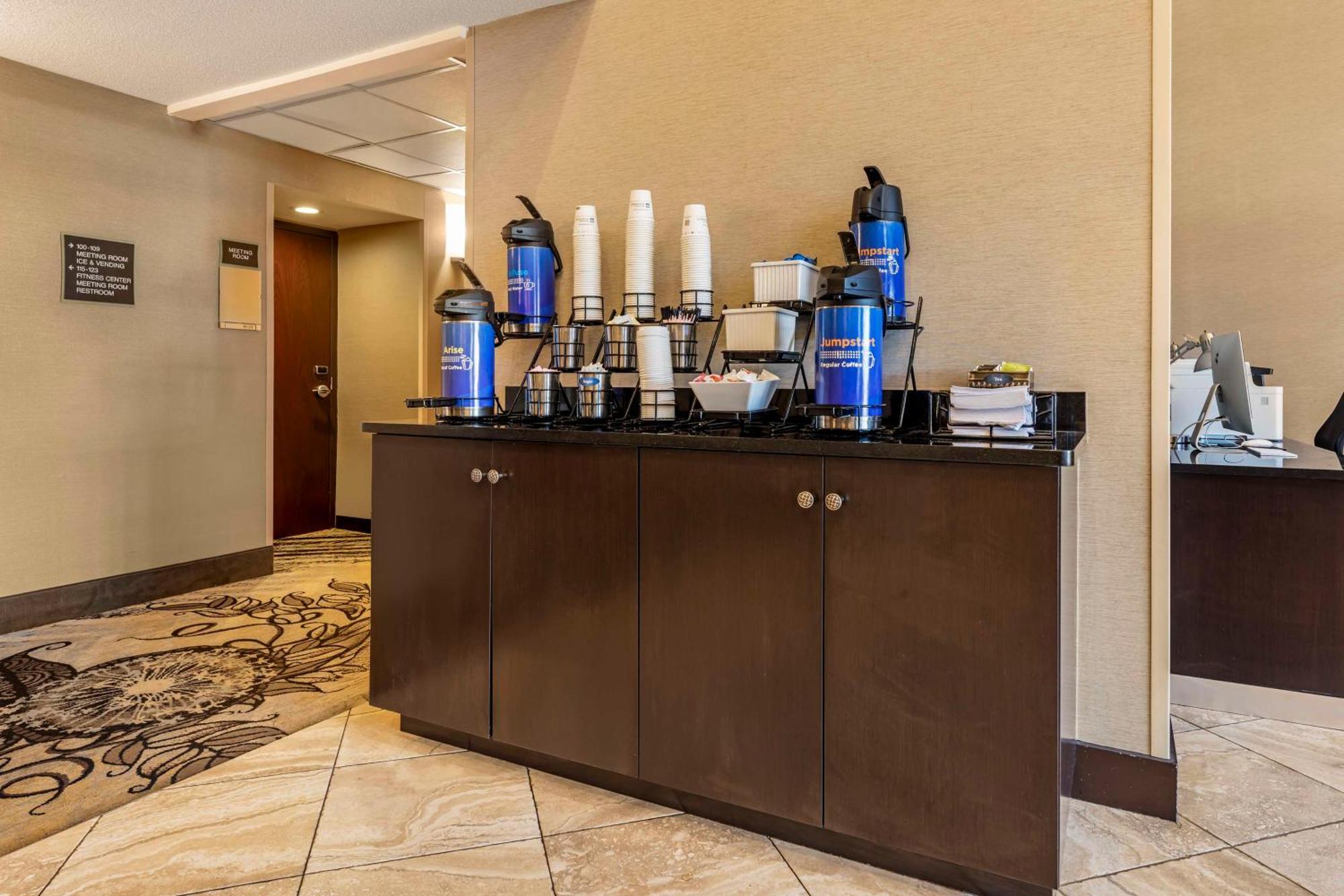 Best Western New Albany Buitenkant foto
